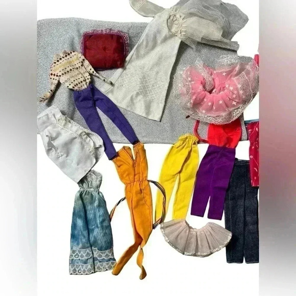 Huge Vintage Lot of Barbie Clothes - Picture 4 of 11